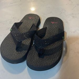 Yoga Glitter Sanuk Flip Flops size 2-3